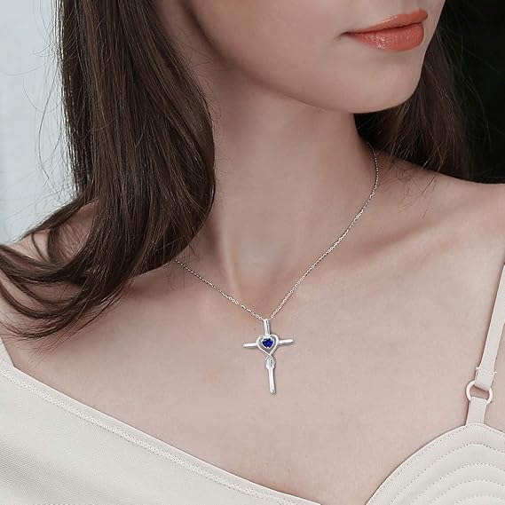 Collar de Cruz de Piedra Corazón de Zafiro | Oro Blanco