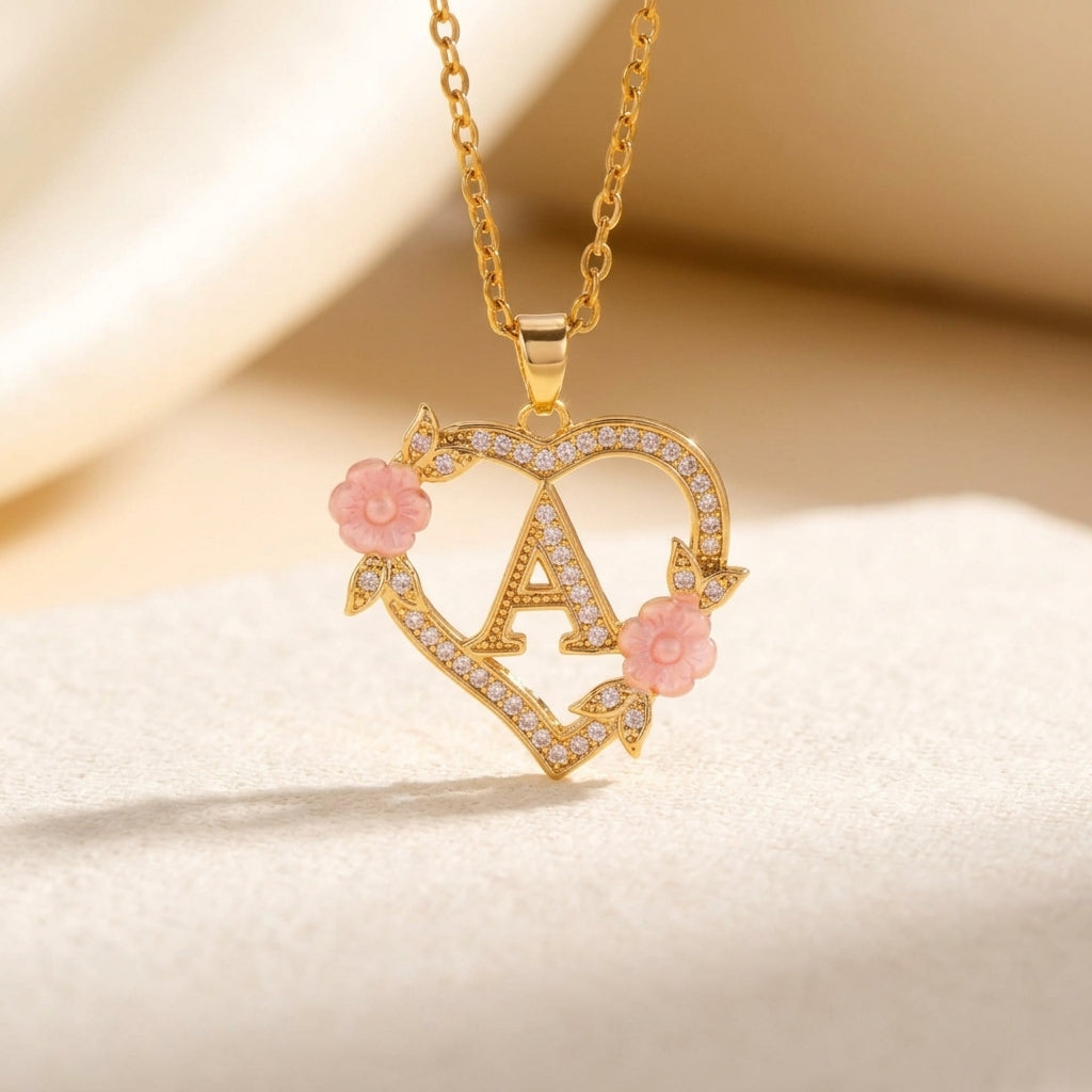 Collar con Encanto de Flor y Letra Inicial | Oro
