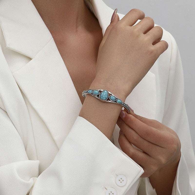 Pulsera Abierta en Forma de Lagrima Turca | Oro Blanco