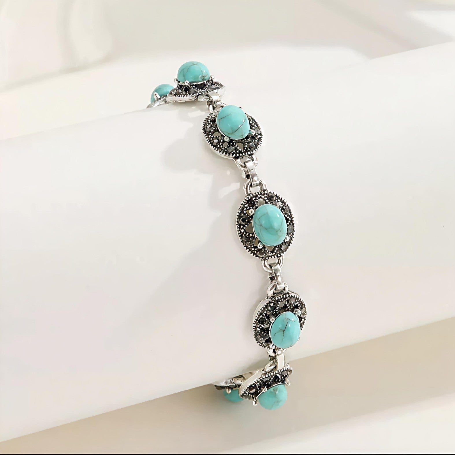 Corvelle Noble Emblem Pulsera | Oro blanco