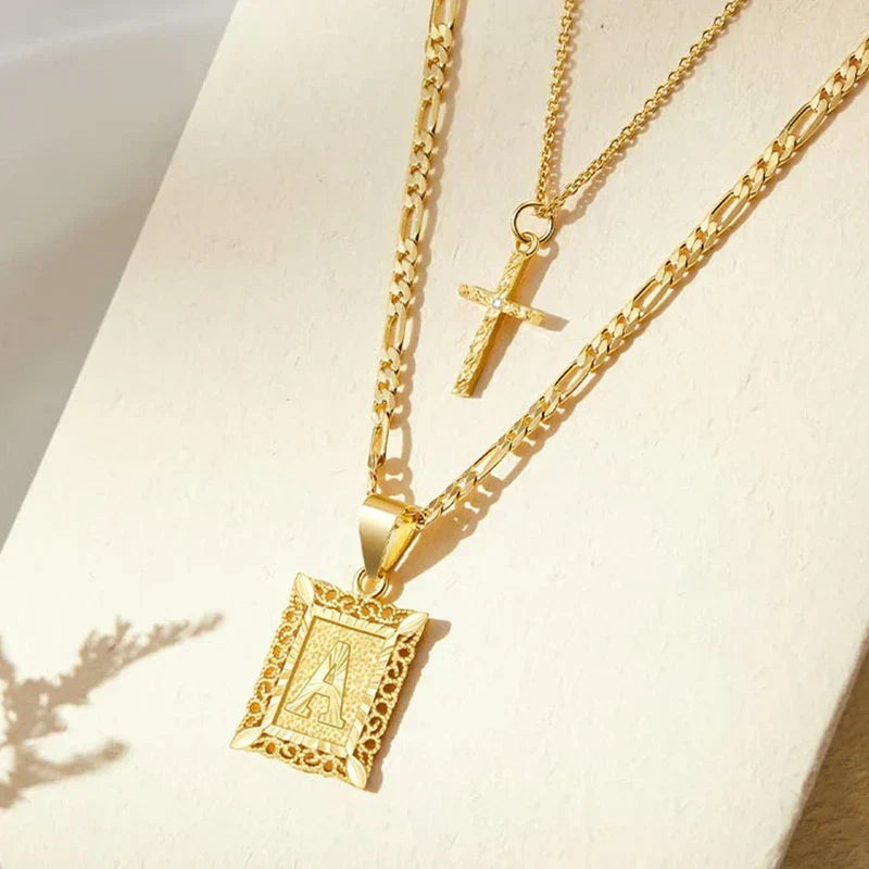 Conjunto de Collar con Inicial Kors | Oro