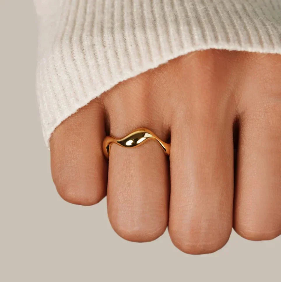 Anillo Elyra Smooth Flow | Oro