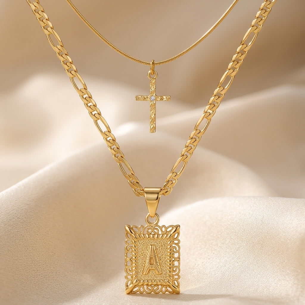 Conjunto de Collar con Inicial Kors | Oro