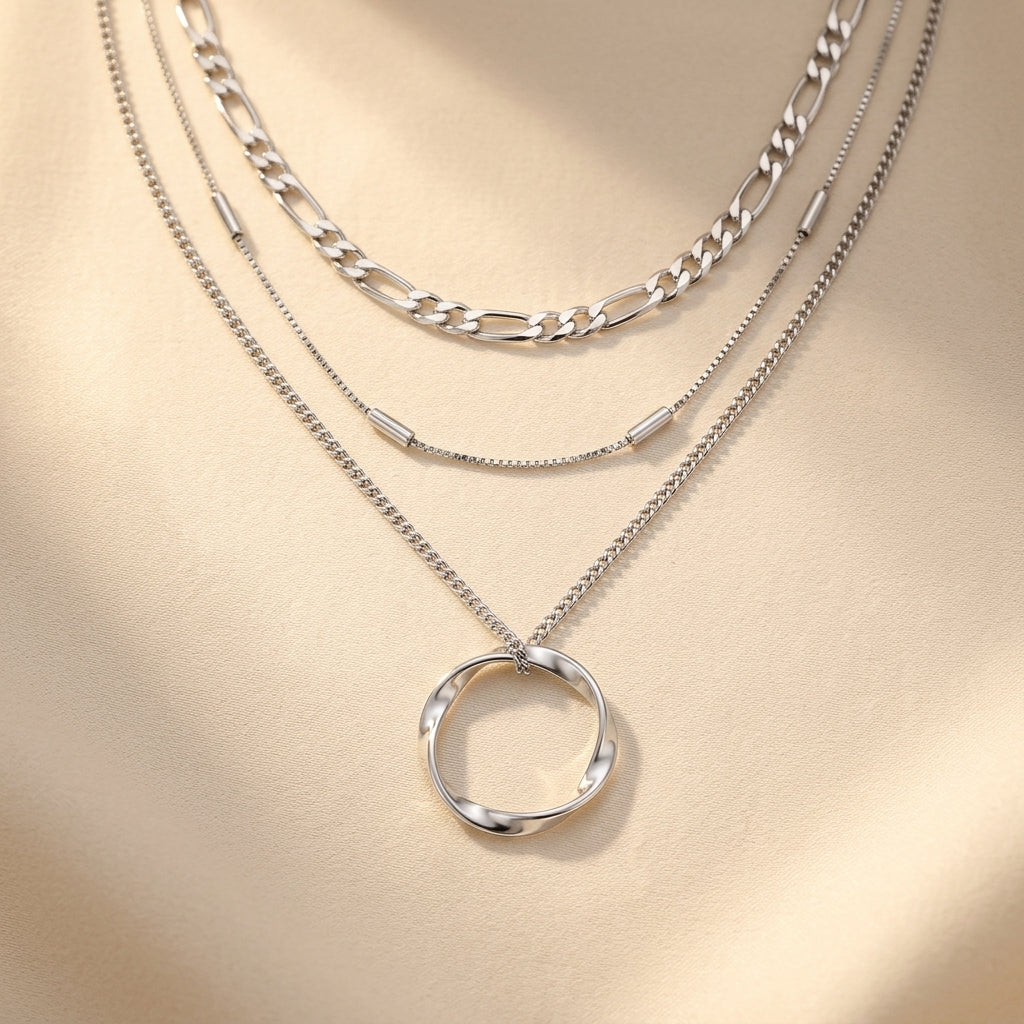 Collar de Tres Filas con Círculo Abierto | Oro Blanco