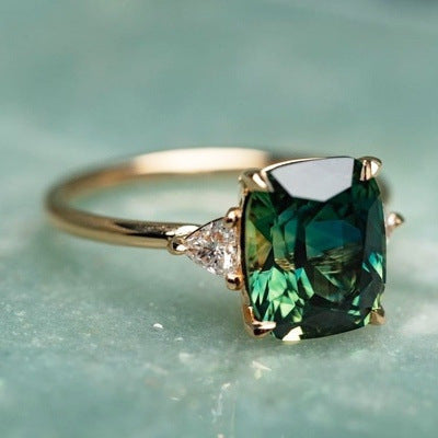 Anillo de gema verde inspirado en lo vintage | Oro