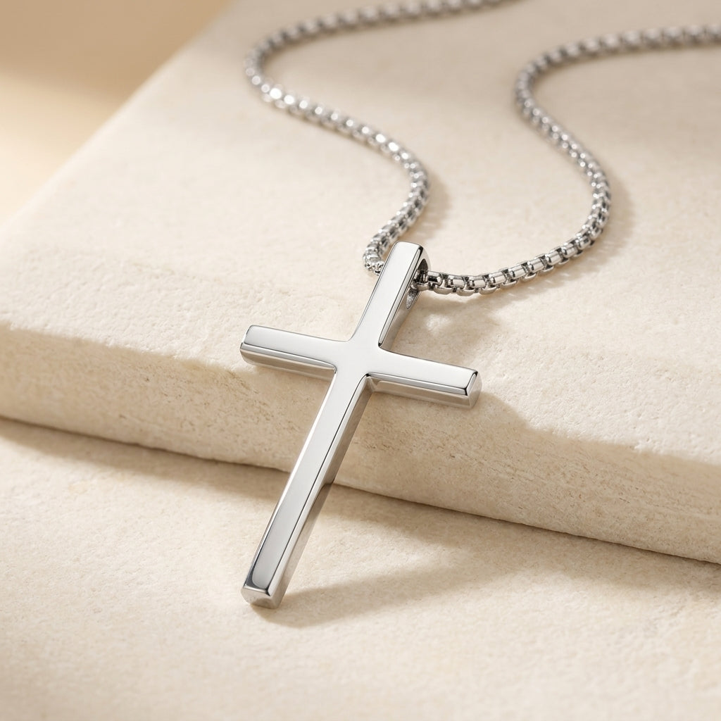 Collar Cruz con Bezel | Oro Blanco