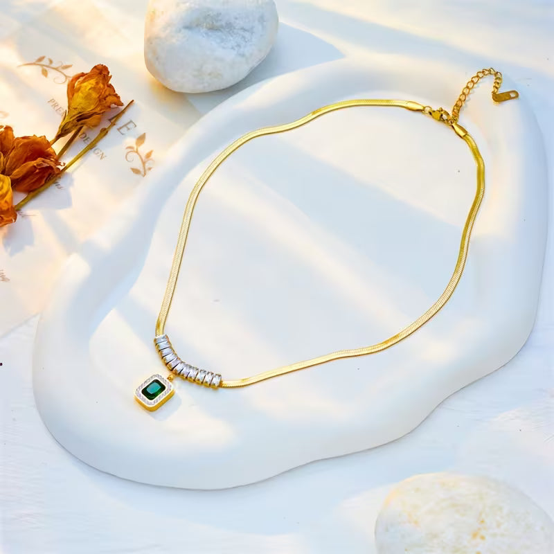 Collar Regalia Prism Esmeralda | Oro
