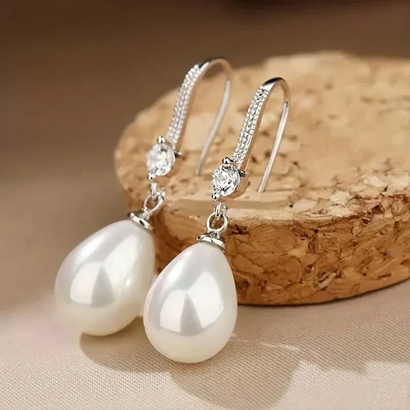 Pendientes Colgantes con Perlas Claras | Oro Blanco
